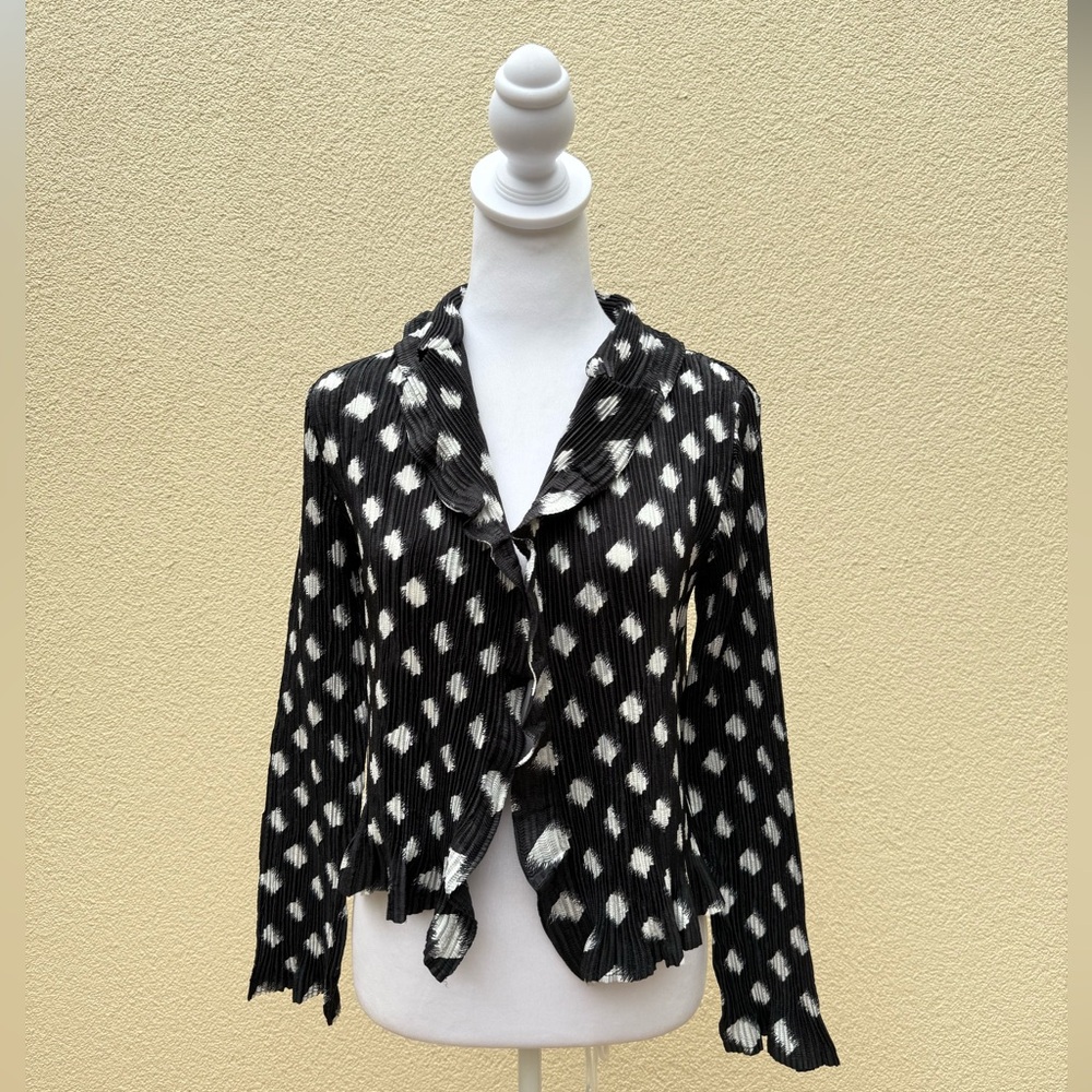 Veeca black with white spots crinkled pleated polyester open blouse